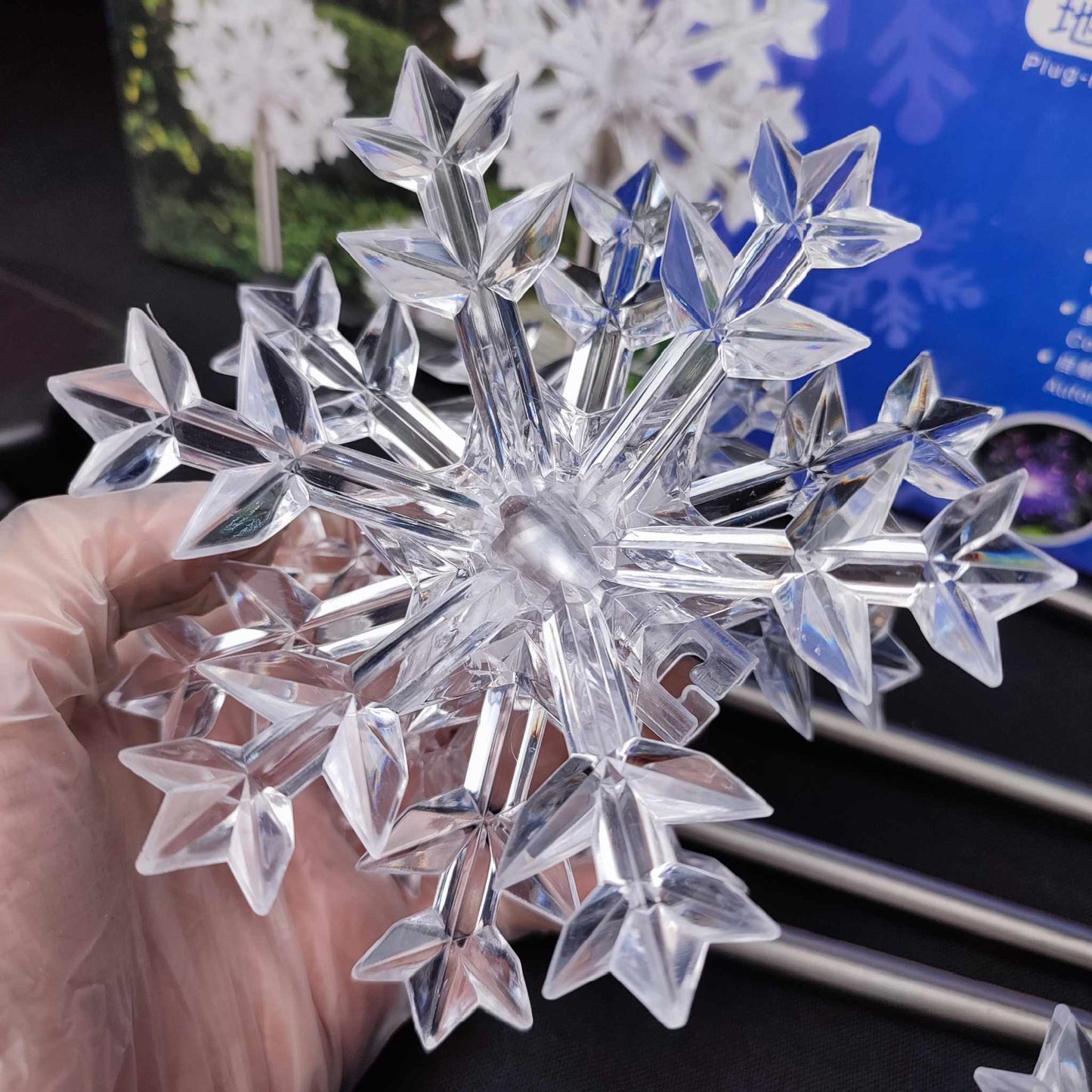 Plug In 3D Solar Light Snowflakes