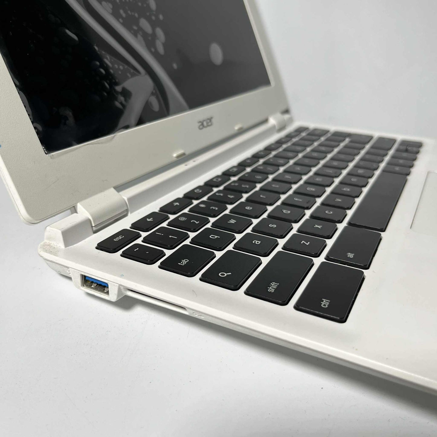 2/16 (SSD) Pre-loved Chromebook Acer CB3-111 Laptop with Charger