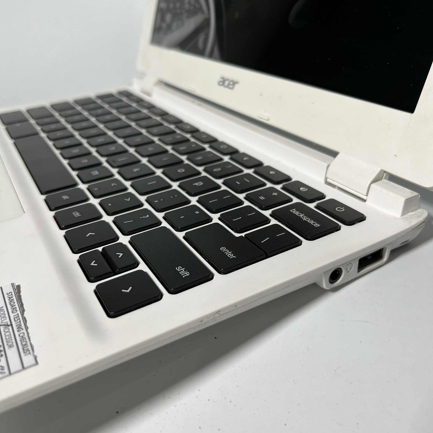 2/16 (SSD) Pre-loved Chromebook Acer CB3-111 Laptop with Charger