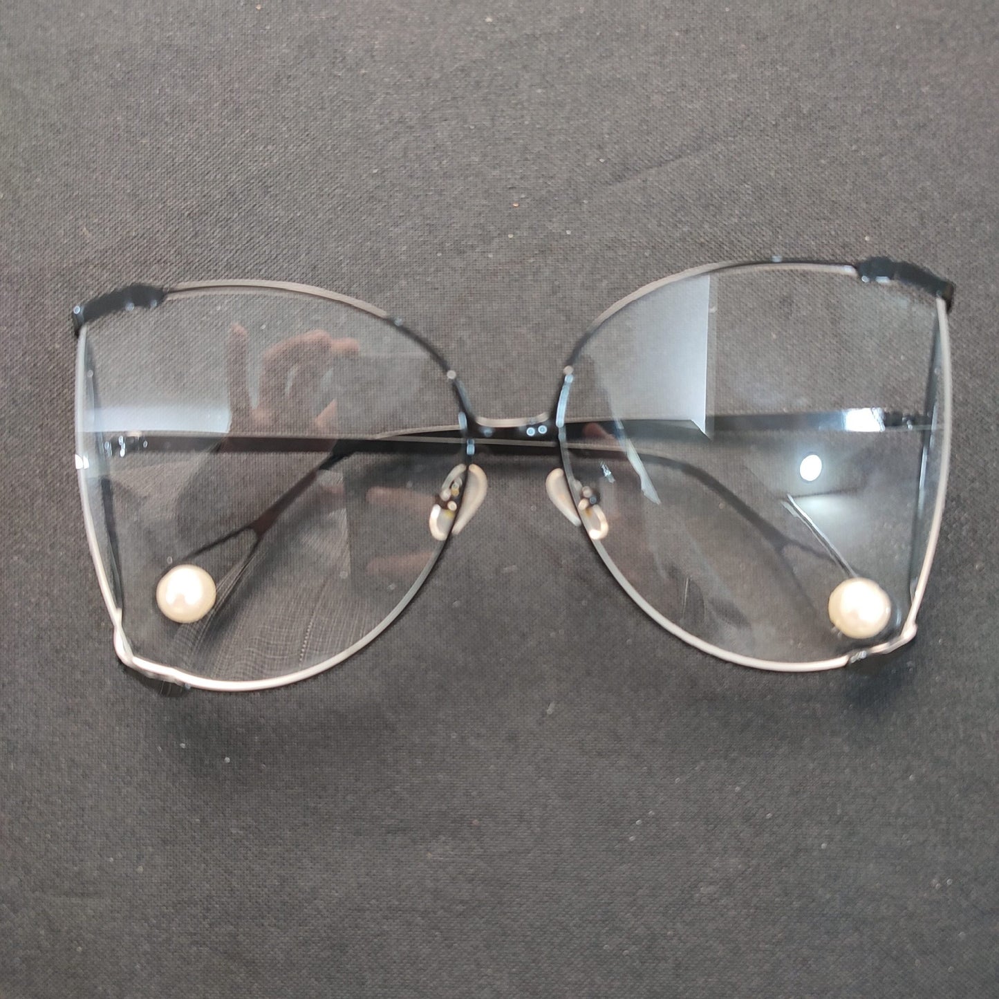 Large Metal Black Frame Eyeglass with Pearl