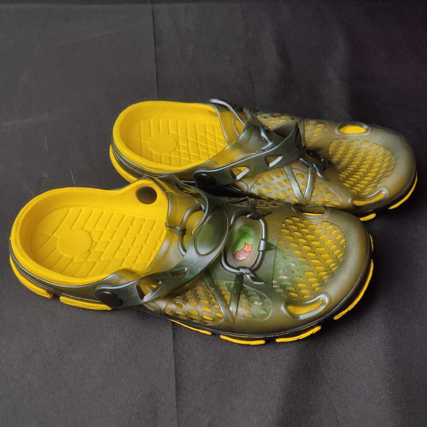 Close Slippers Yellow - Size: 40