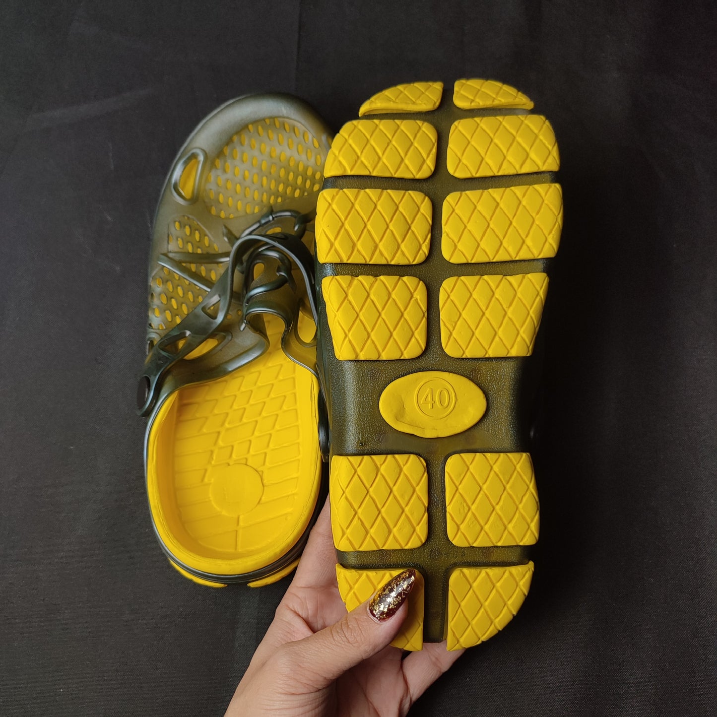 Close Slippers Yellow - Size: 40