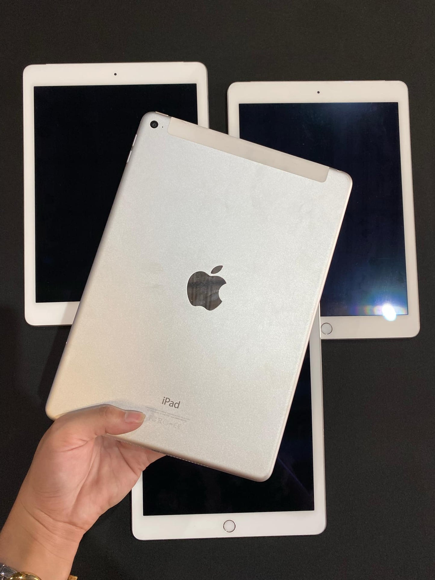 Pre-loved iPad Air 2 16gb with Charger