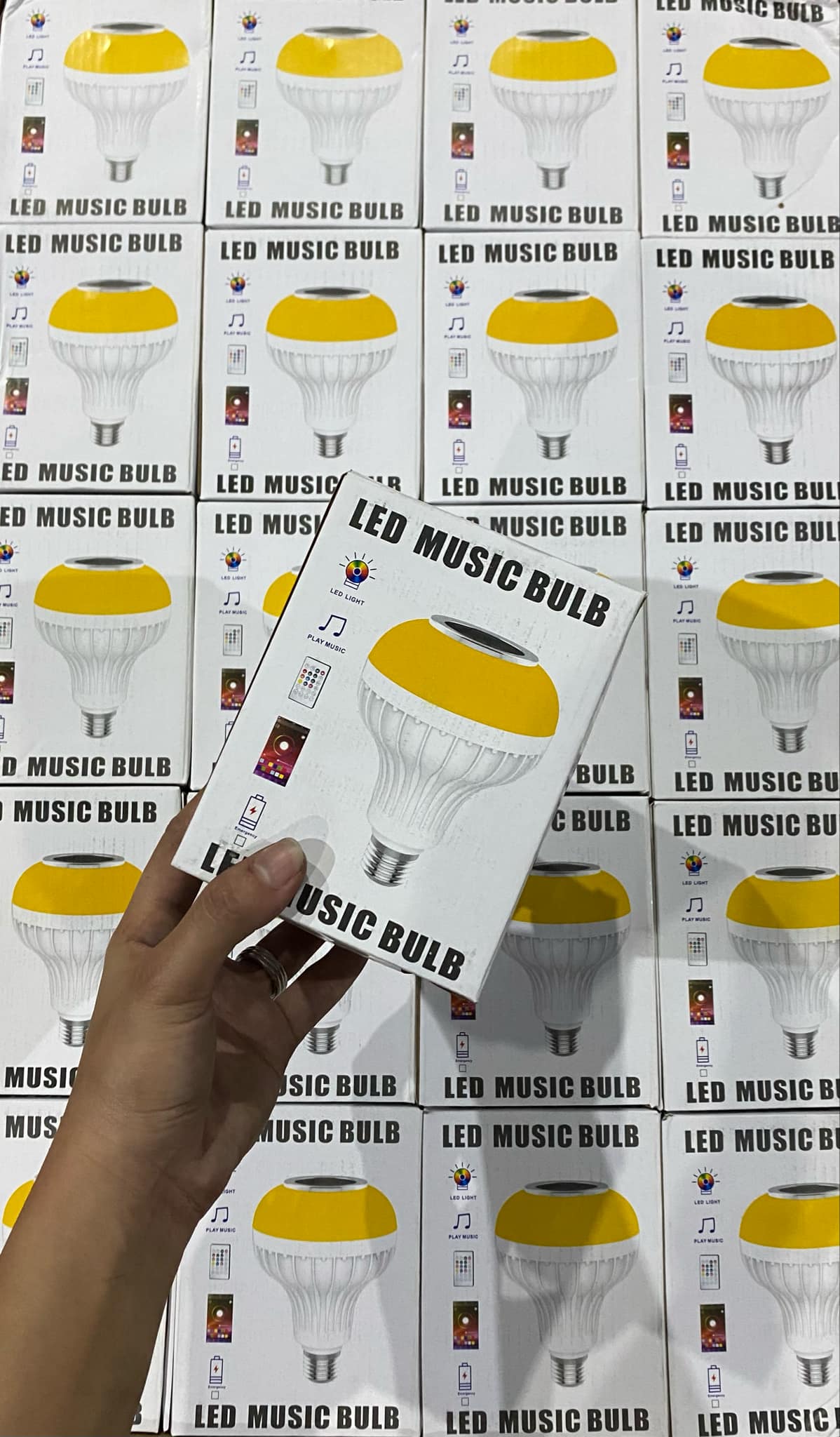 LED Bluetooth Music Bulb with Remote