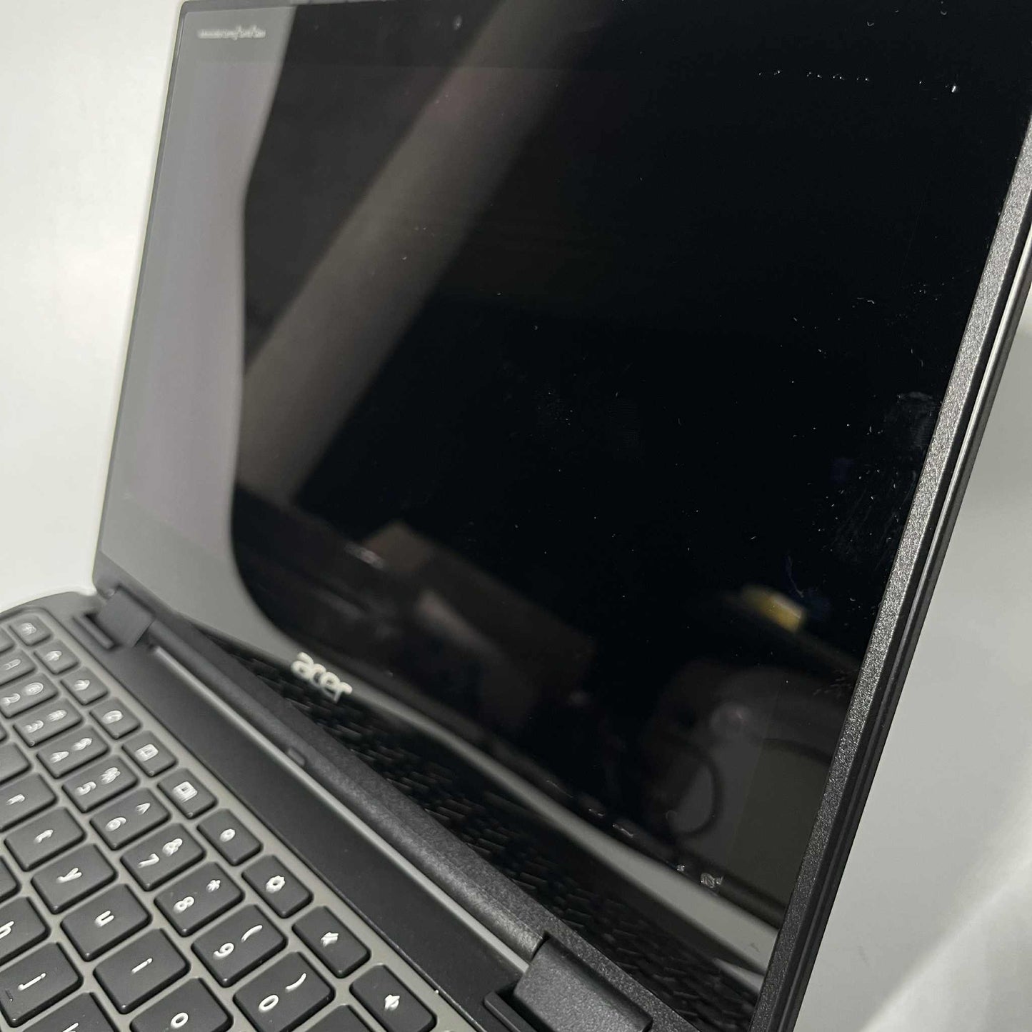4/32 (SSD) Pre-loved Chromebook Acer R721T Flippable Touchscreen Laptop - CLASS B (BUBBLES DEFFECT)
