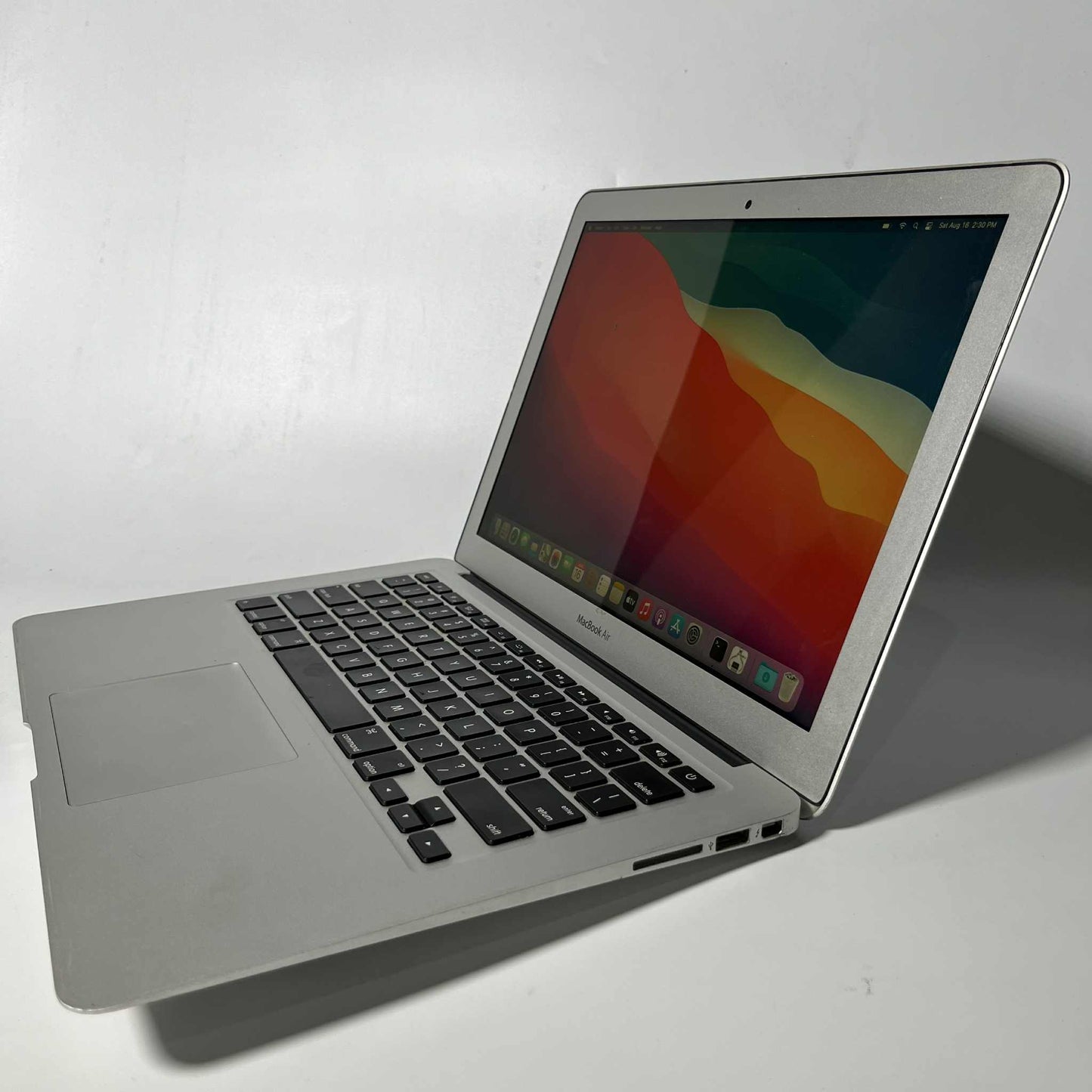 8/500 (SSD) Pre-loved Apple MacBook Air 13" A1466 i7-5650 with Charger - GRADE B
