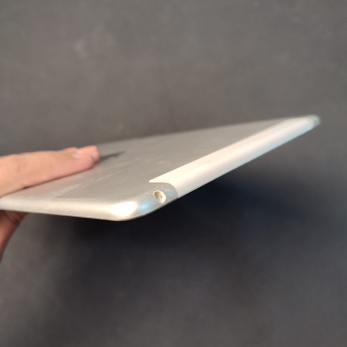 Pre-loved iPad Air 2 16gb with Charger