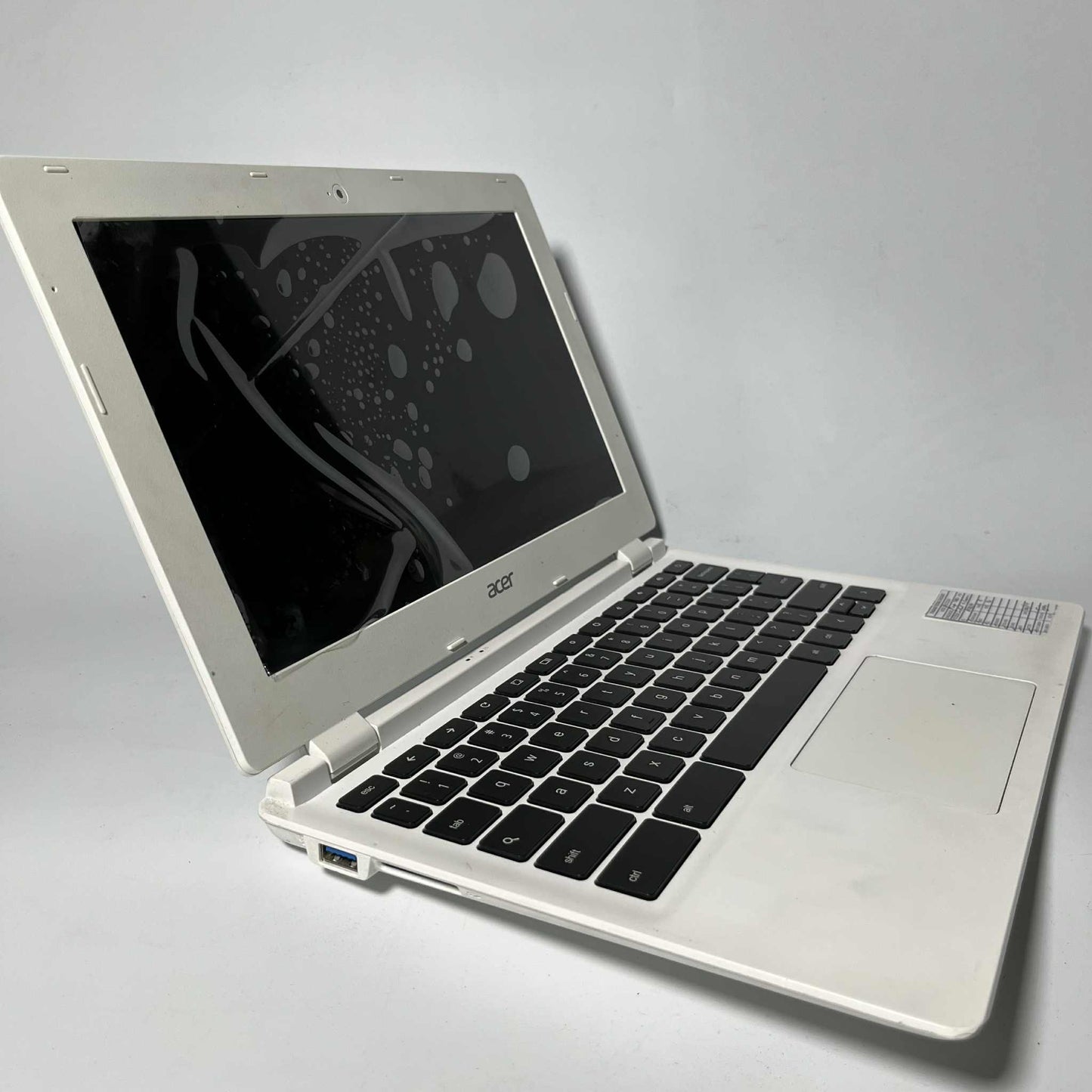 2/16 (SSD) Pre-loved Chromebook Acer CB3-111 Laptop with Charger