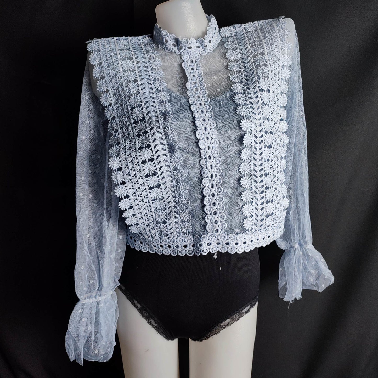(QVAM06)?Cod??2Pcs Mesh Top + Suspender Cutout Collar Flared Sleeves Lace Shirt - Blue