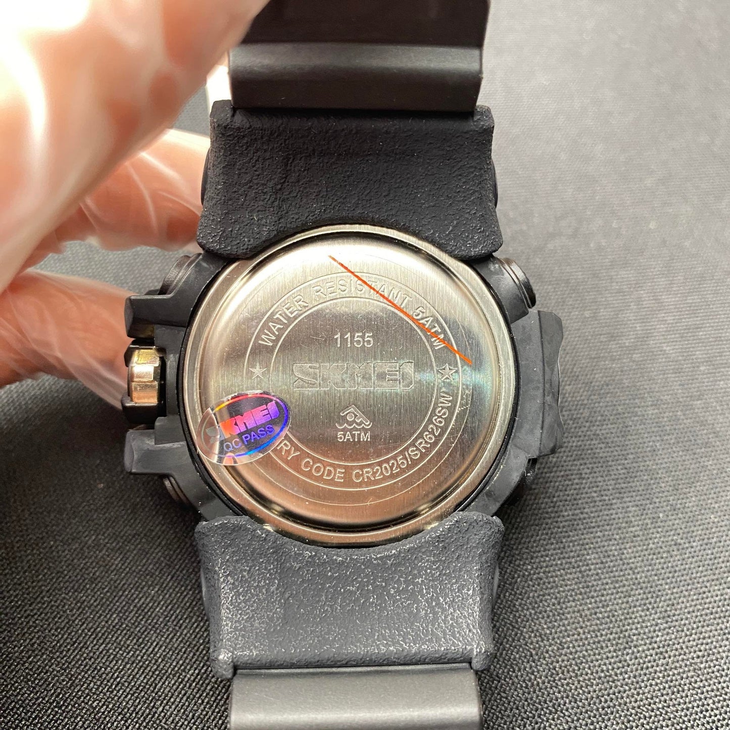 Skmei Rubber Digital Watch W/Metal Box - Black/White