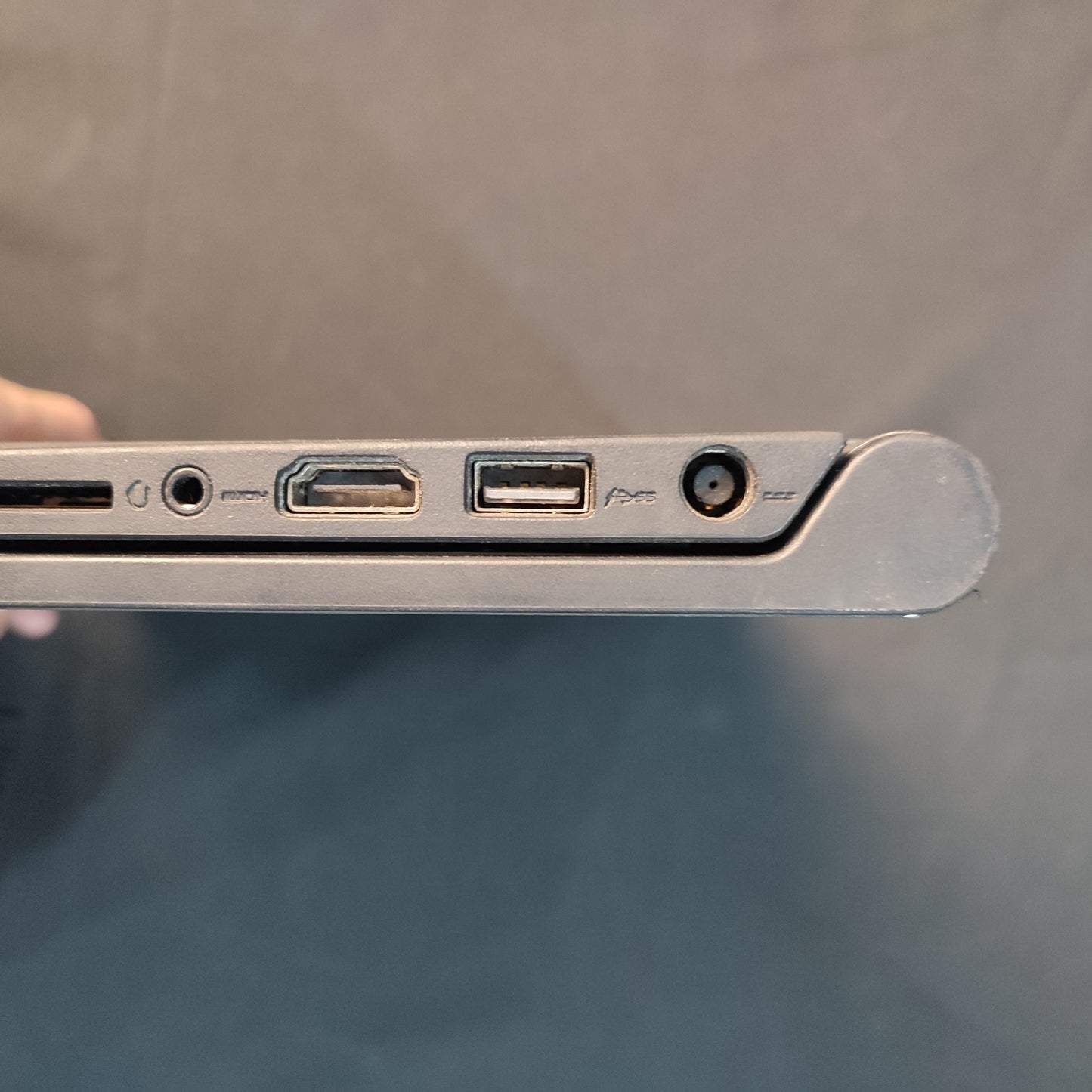 4/16 Pre-loved Chromebook Dell Laptop with Charger