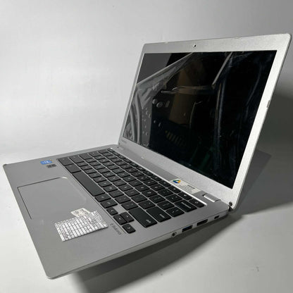 4/16 (SSD) Pre-loved Chromebook Toshiba CB35-83340 Laptop with Charger