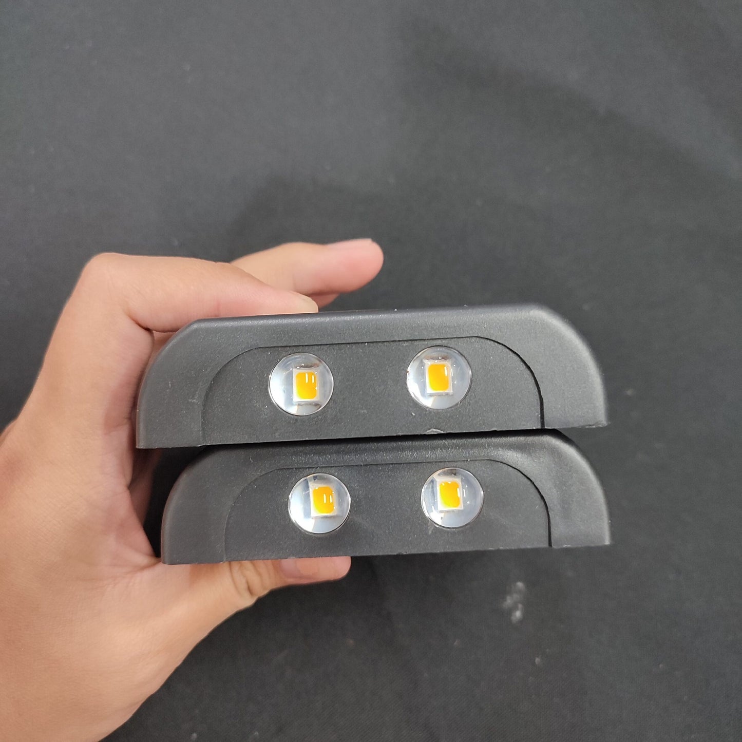2 Packs of LED Solar Wall Lamp - 4 LED