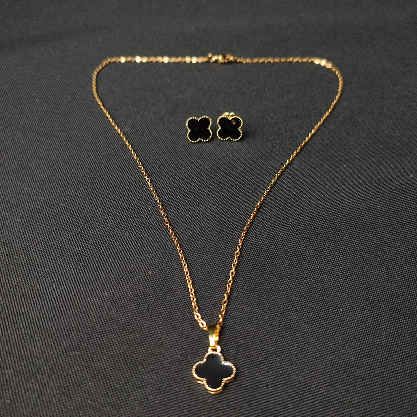 VCA 2 in 1 Jewelry Set Necklace & Earring 4-Leaf Clover w/ Color Box