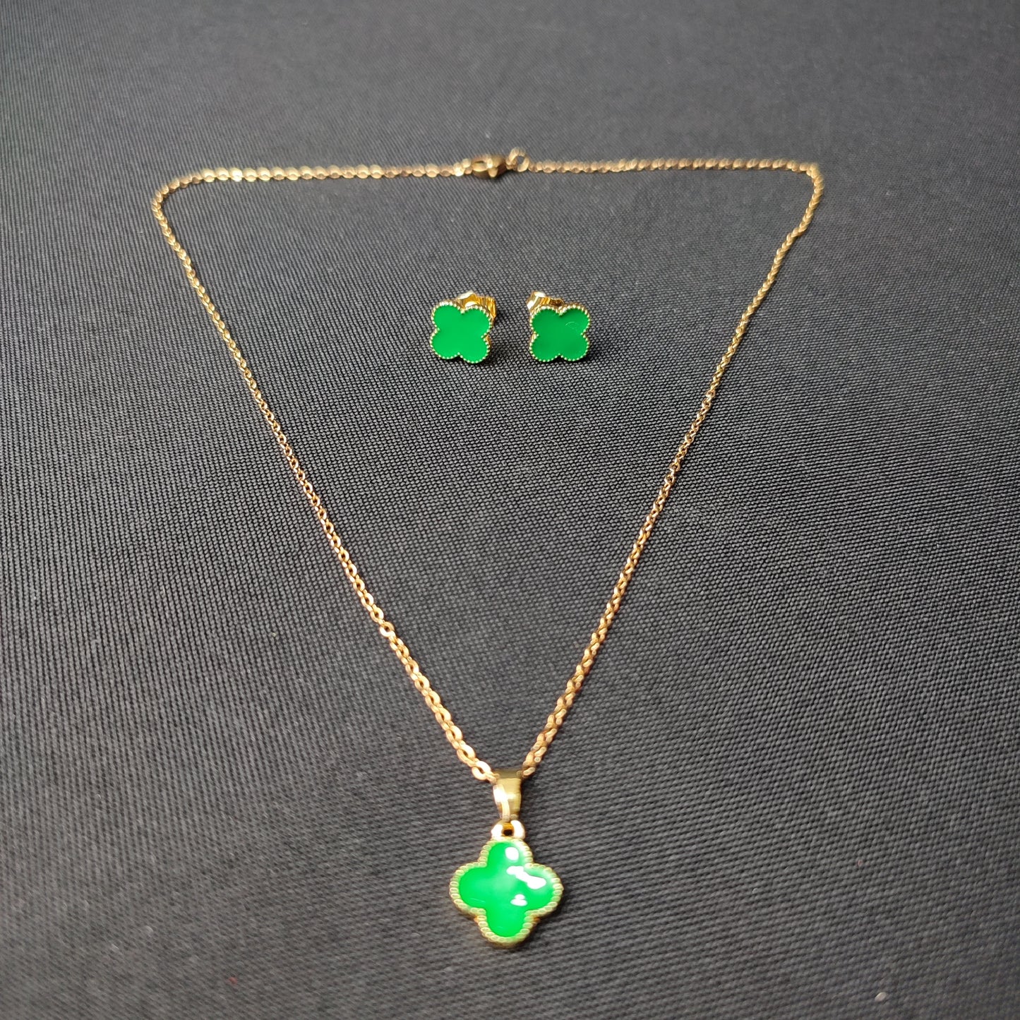 VCA 2 in 1 Jewelry Set Necklace & Earring 4-Leaf Clover w/ Color Box