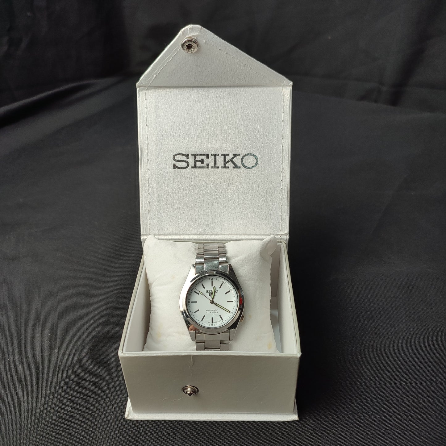 Seiko 5 Men's Analog Silver Watch Glow Hand with Seiko Quality Box