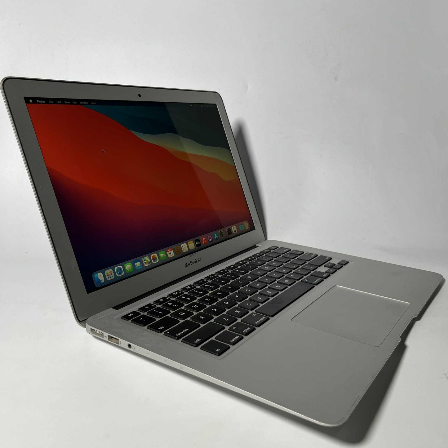 8/500 (SSD) Pre-loved Apple MacBook Air 13" A1466 i7-5650 with Charger - GRADE B