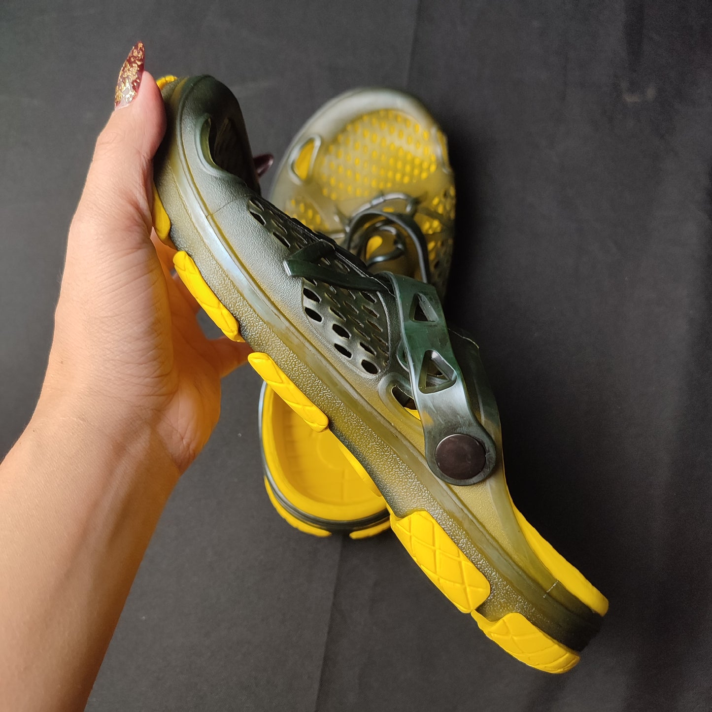 Close Slippers Yellow - Size: 40