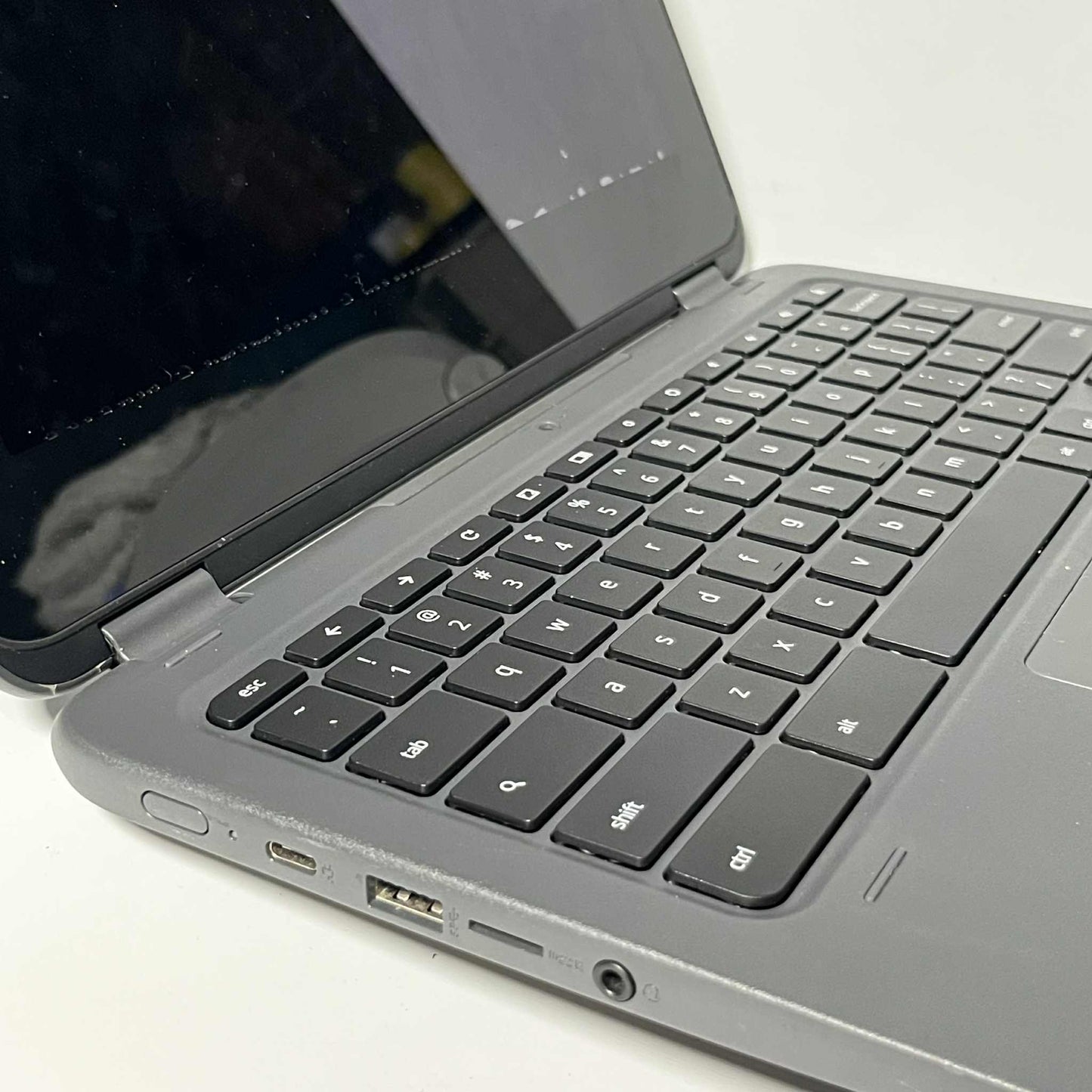 4/32 (SSD) Pre-loved Chromebook CTL NL7TW Flippable Touchscreen Laptop - (BUBBLES DEFFECT) CLASS B