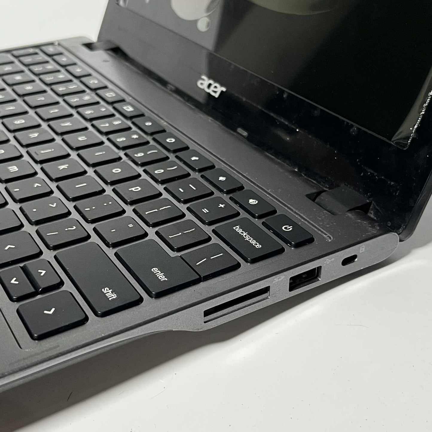 Pre-loved Chromebook Acer C720 Laptop with Charger - CLASS B