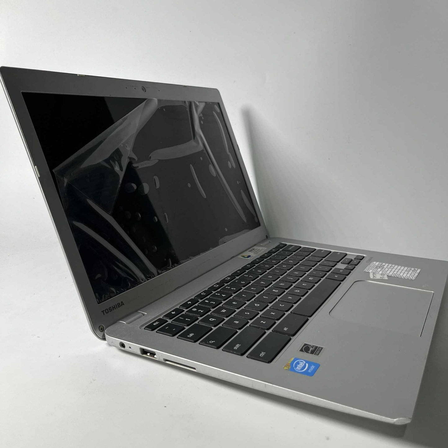 4/16 (SSD) Pre-loved Chromebook Toshiba CB35-83340 Laptop with Charger