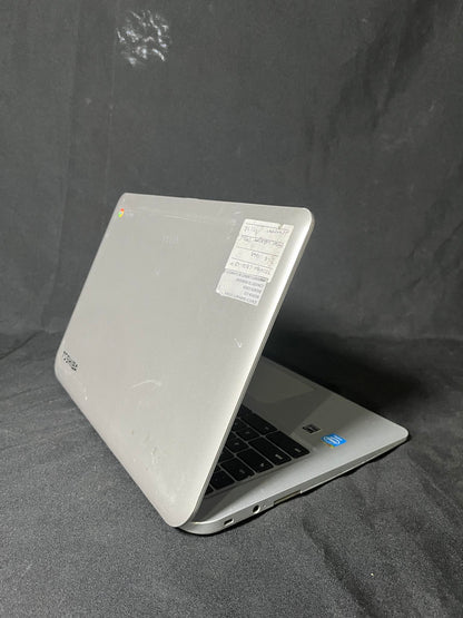 2/16 Pre-loved Chromebook 13.3-inch Toshiba CB5-A3120 Regular Laptop with Charger - GRADE B