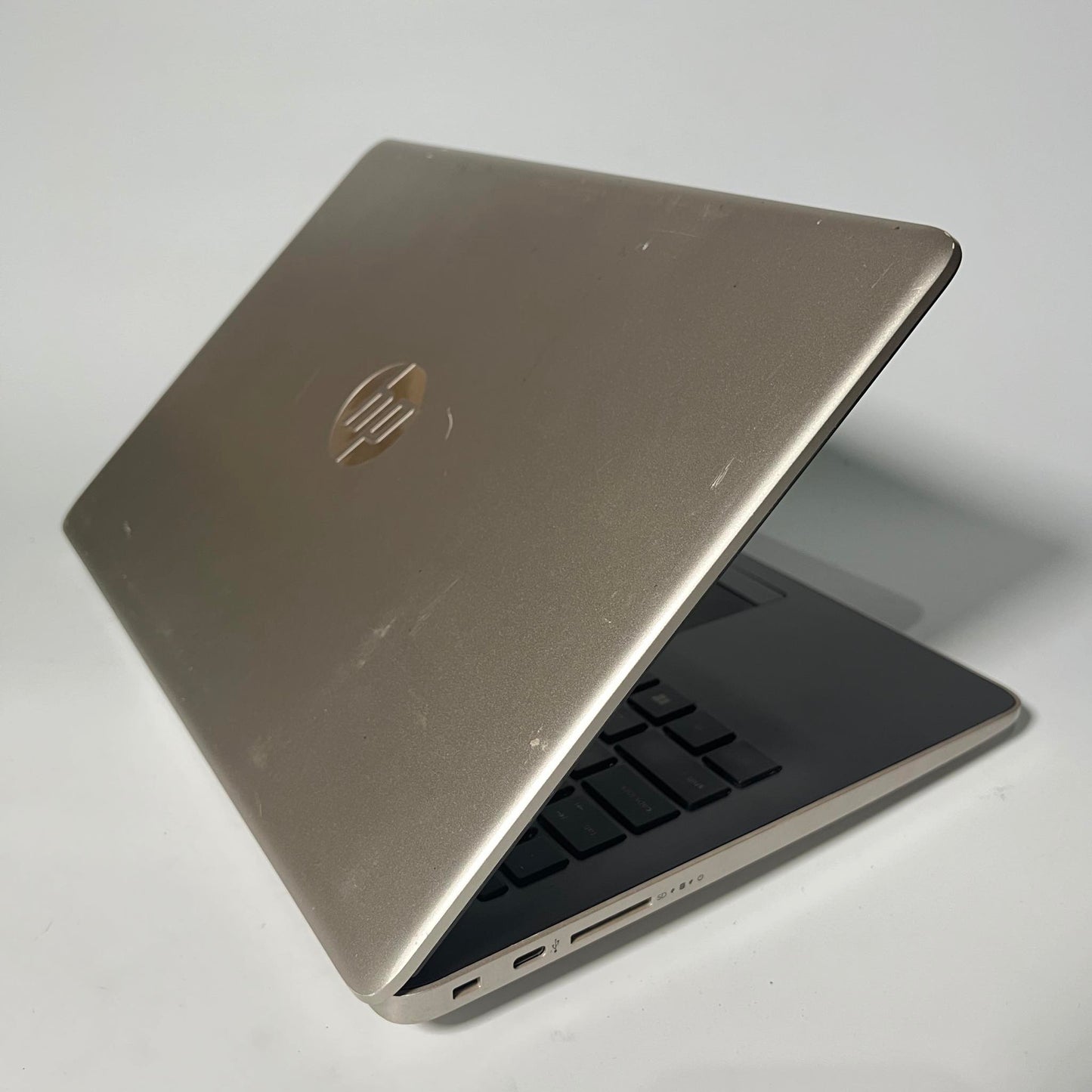 8/240 (SSD) Pre-loved HP 14-cf0013dx i3-8th Gen Windows Laptops with Charger
